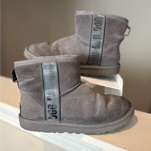 UGG Womens Classic Mini Side Logo II Boots - Lighthouse Grey Size 7